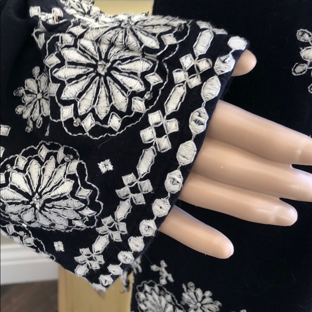 Embroidered black tunic - Picture 3 of 7